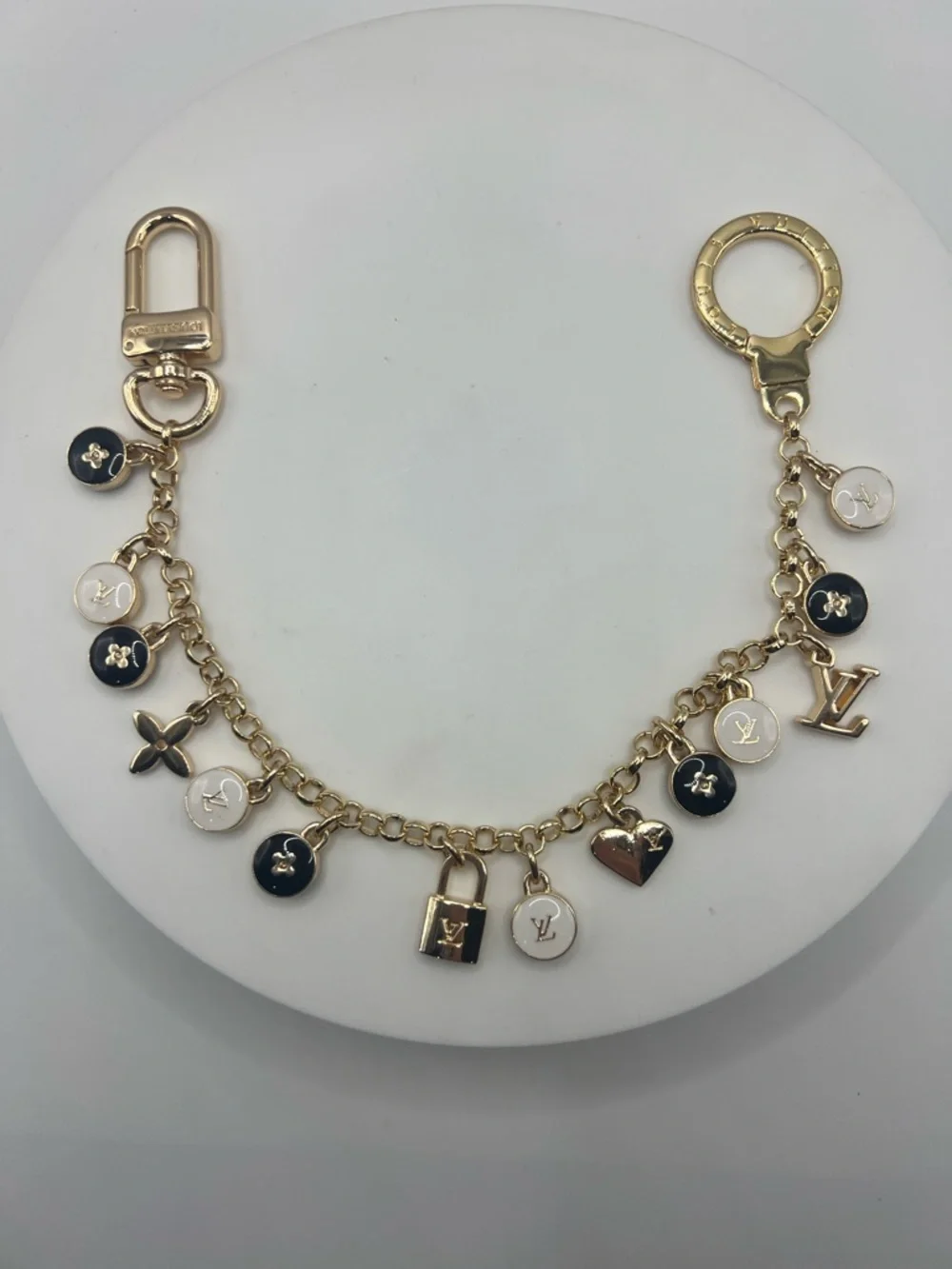 1434. Gold-Tone Black & White Bag Chain 12”